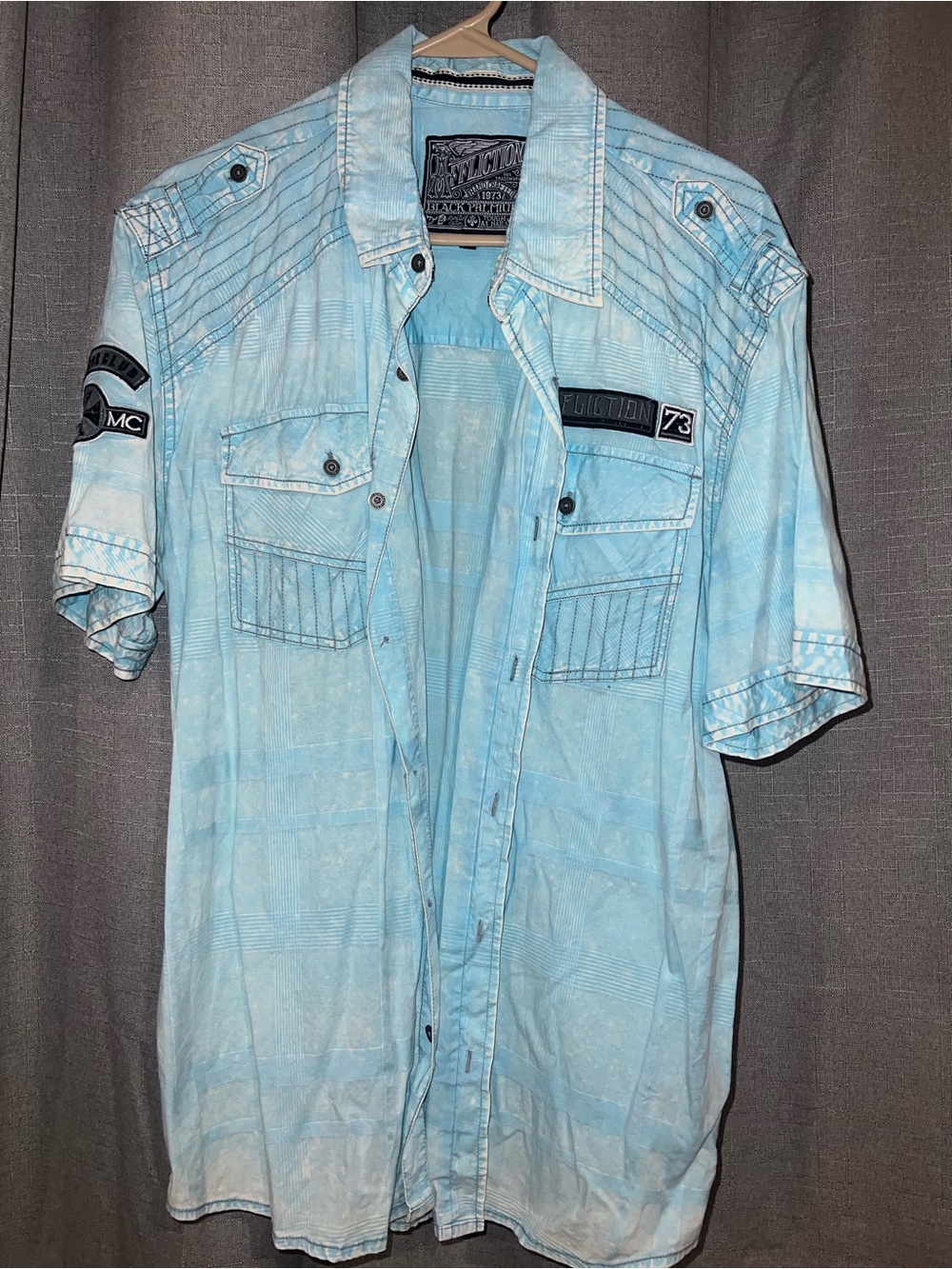Light Blue Men's Short-Sleeve Button-Down Shirt